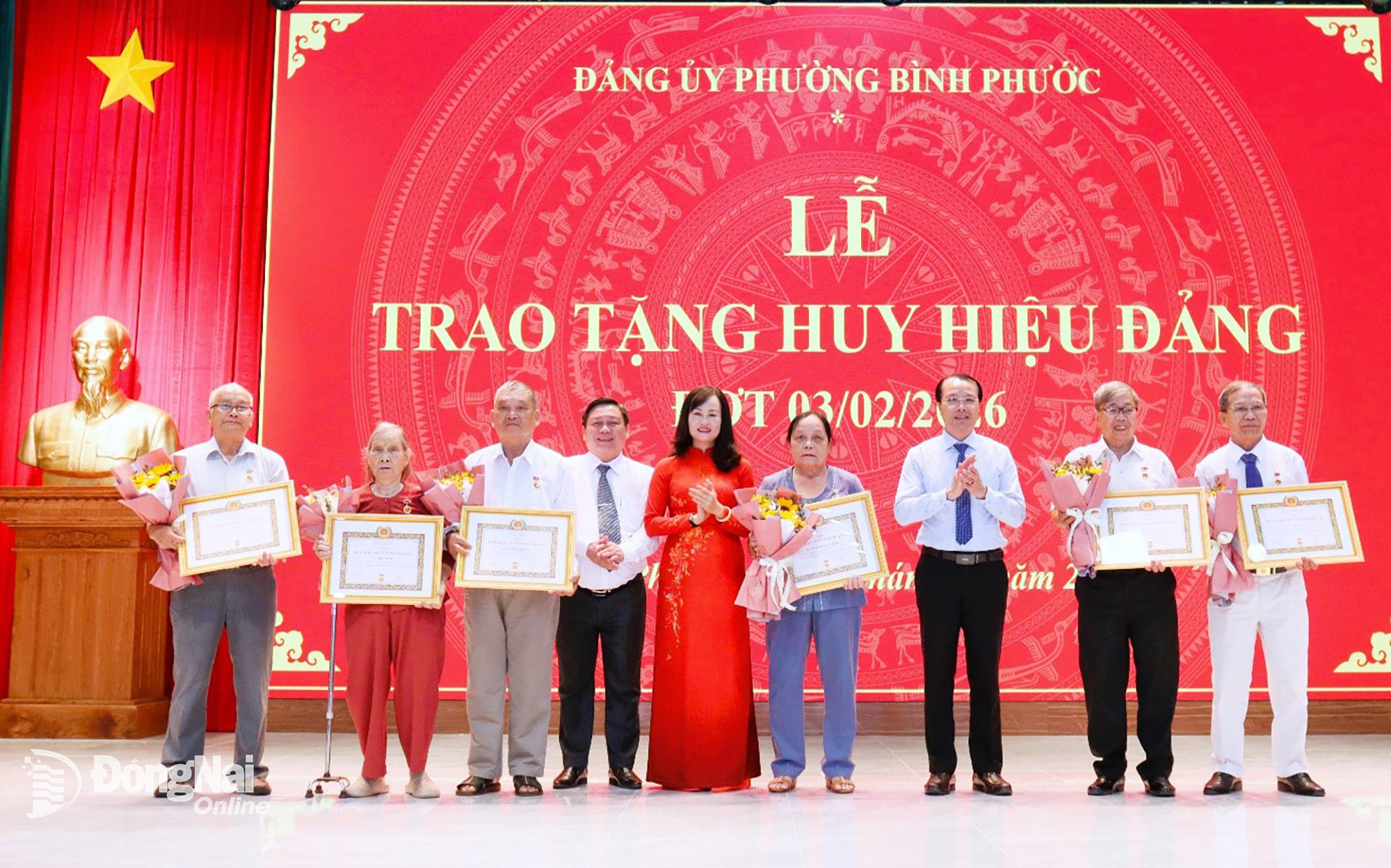 Đảng ủy phường Bình Phước kỷ niệm 96 năm Ngày thành lập Đảng và trao Huy hiệu Đảng đợt 3-2